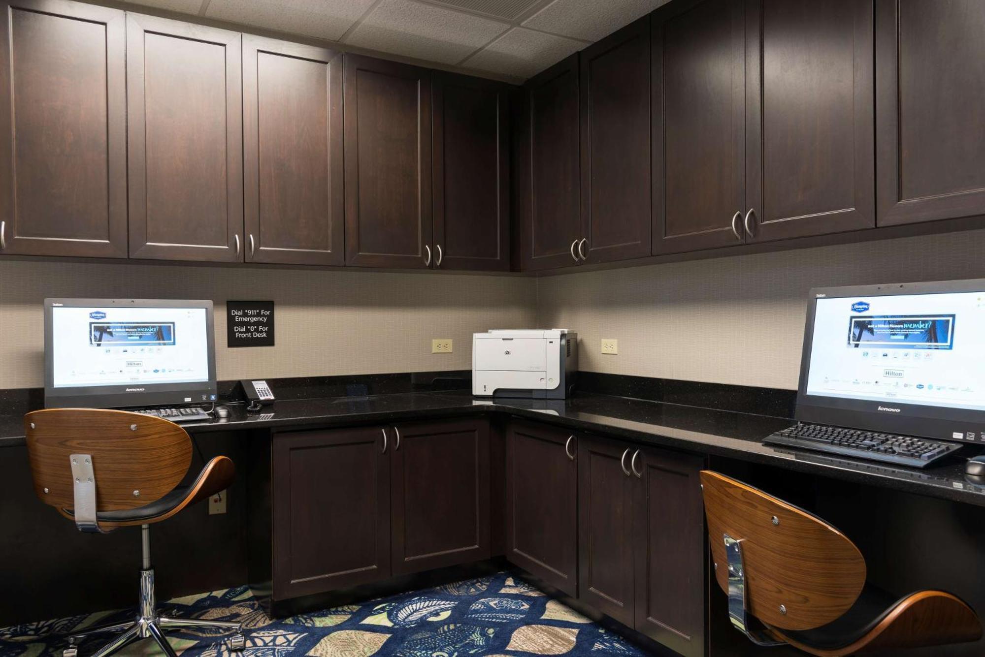 Hampton Inn & Suites East Lansing Okemos Exterior photo