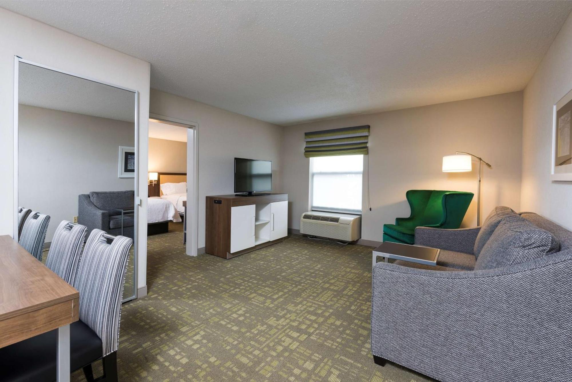 Hampton Inn & Suites East Lansing Okemos Exterior photo