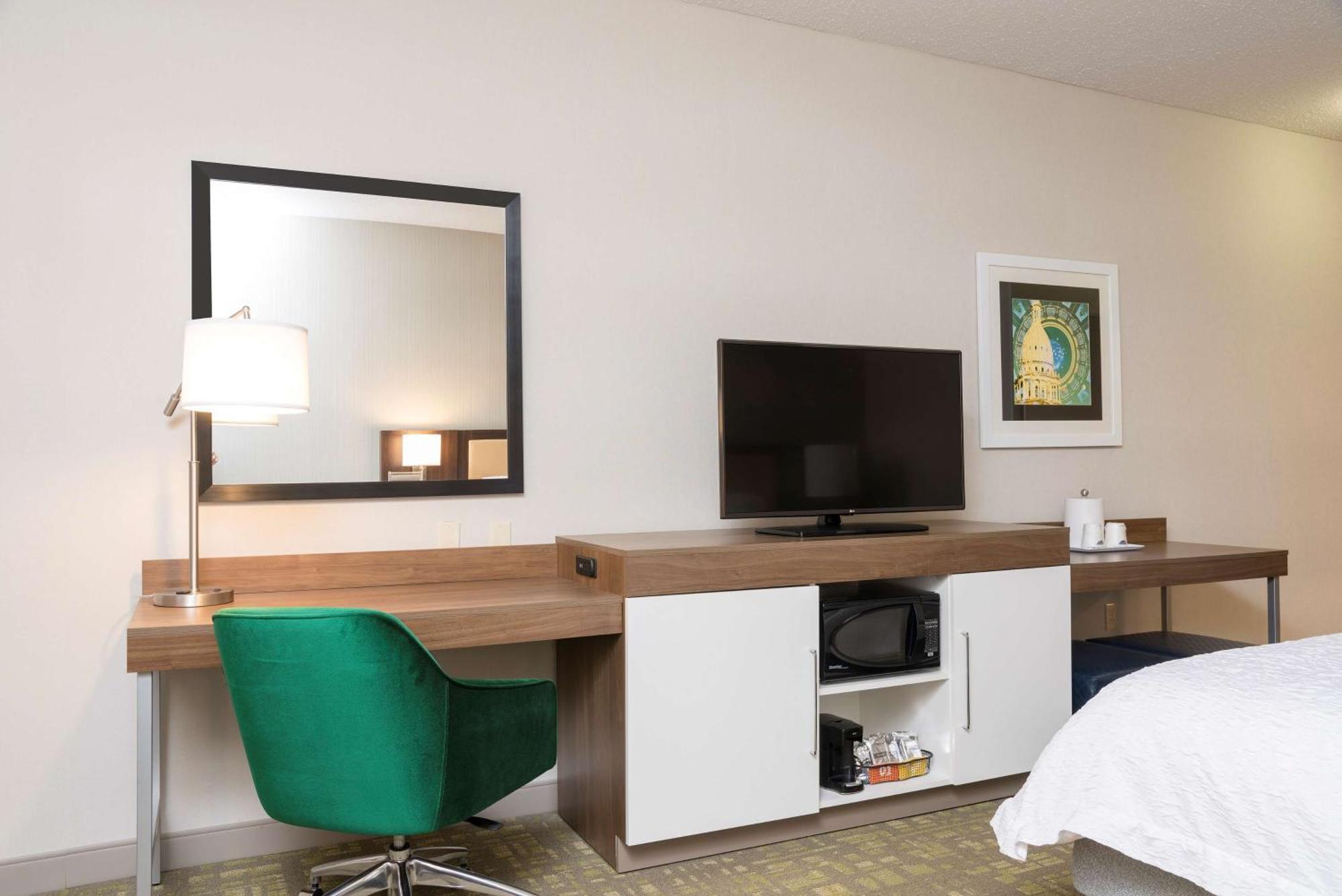 Hampton Inn & Suites East Lansing Okemos Exterior photo