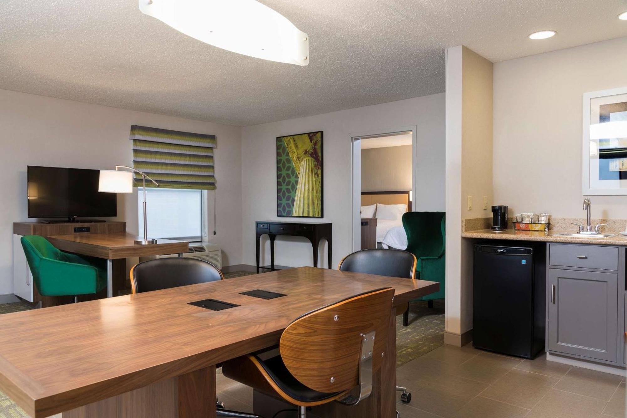 Hampton Inn & Suites East Lansing Okemos Exterior photo