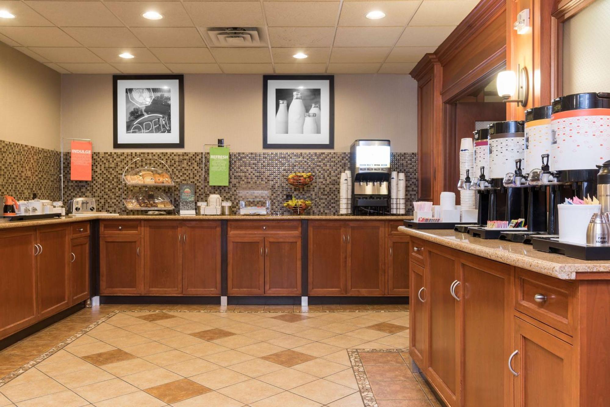 Hampton Inn & Suites East Lansing Okemos Exterior photo