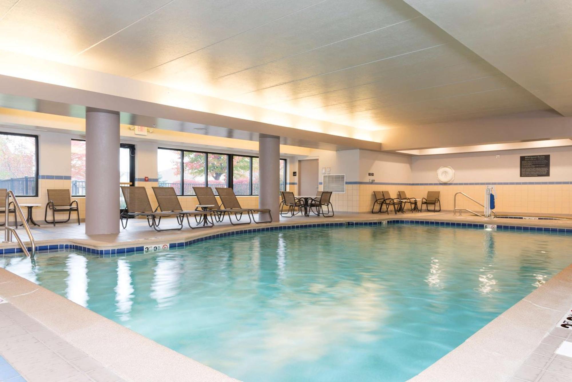 Hampton Inn & Suites East Lansing Okemos Exterior photo